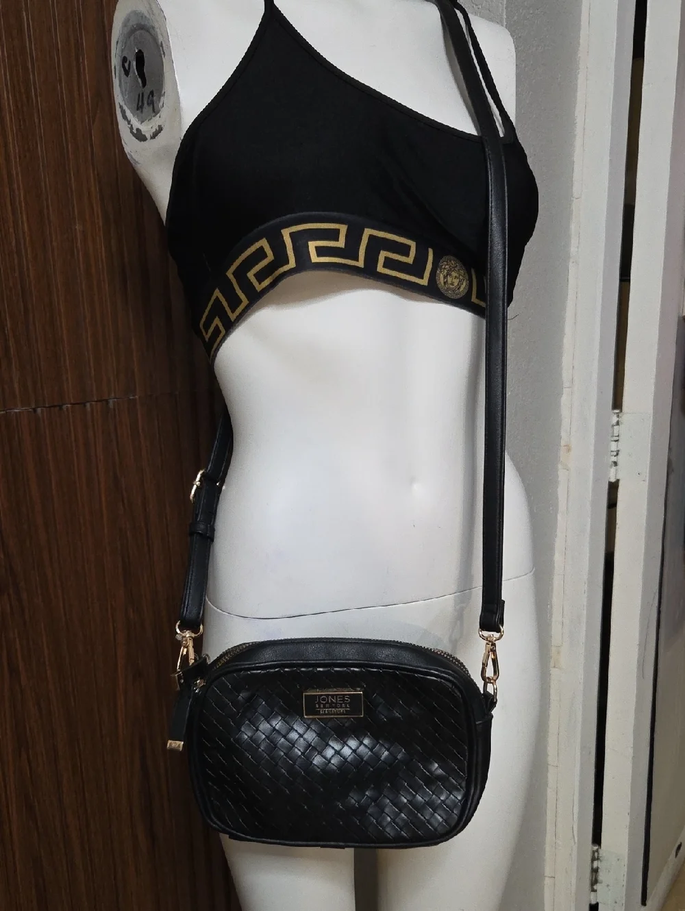 Vitage Jones New York Black Woven Crossbody with Gold Hardware Rn#108833